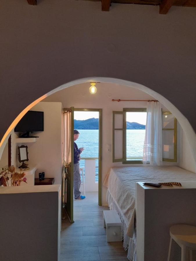Milos By The Sea - Eco House Plaka  Luaran gambar
